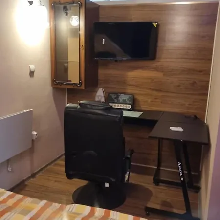アパート One Bedroom Wifi апартамент с една спалня,тераса